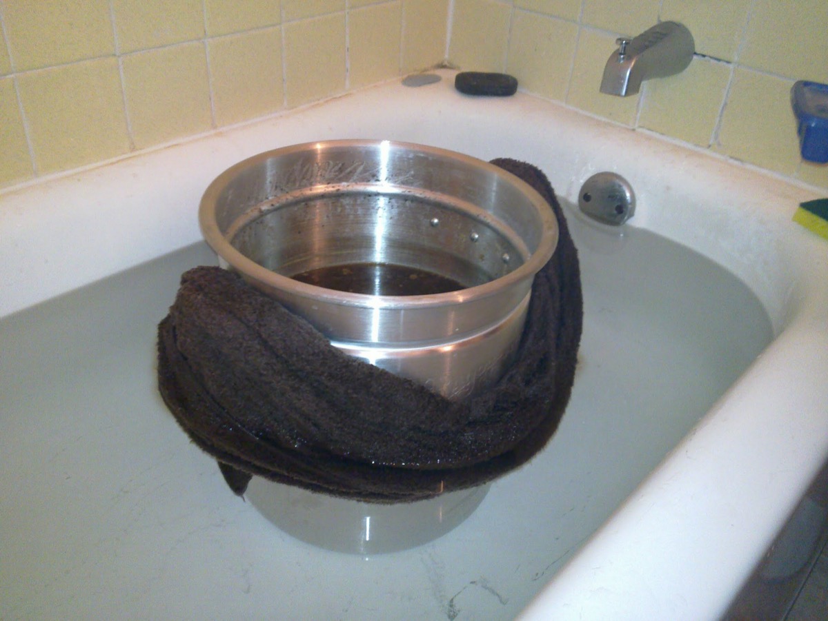 Cooling the wort in a bathtub ice bath
